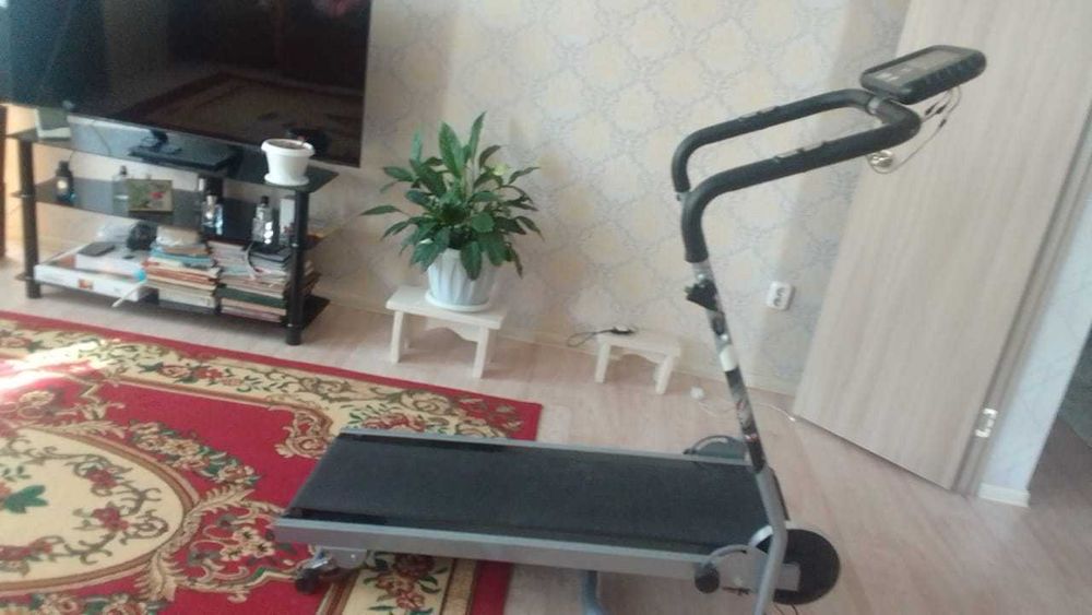 Продам беговую дорожку б/у