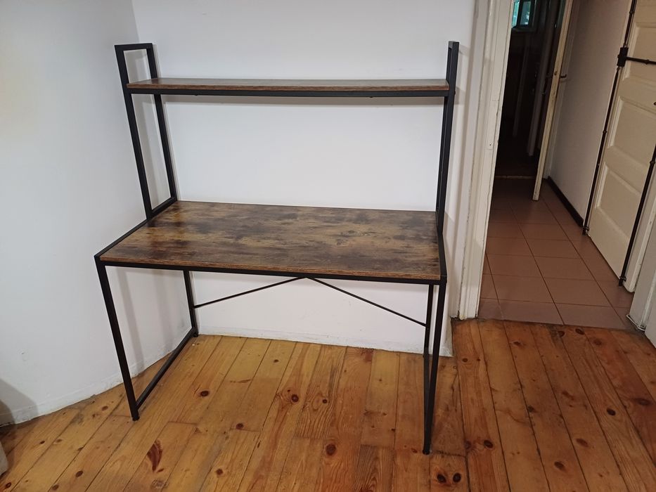 Продавам бюро чисто ново