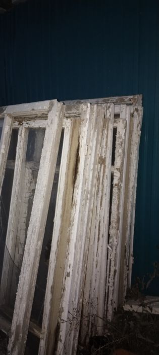 Продам акно с деревяными рамками