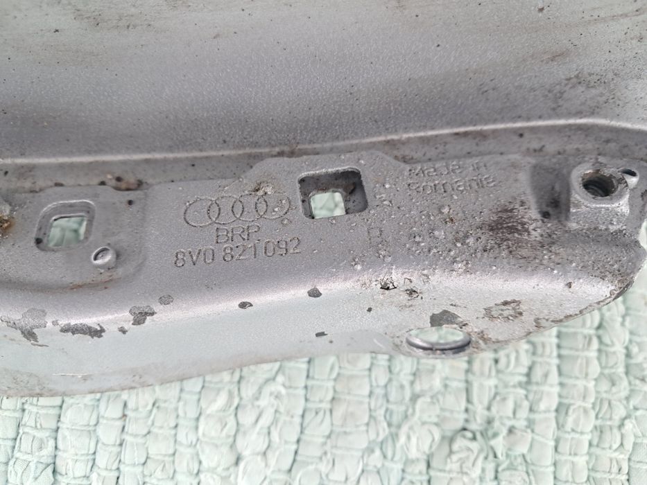 Калник Audi A3 2013/2019г алуминиев