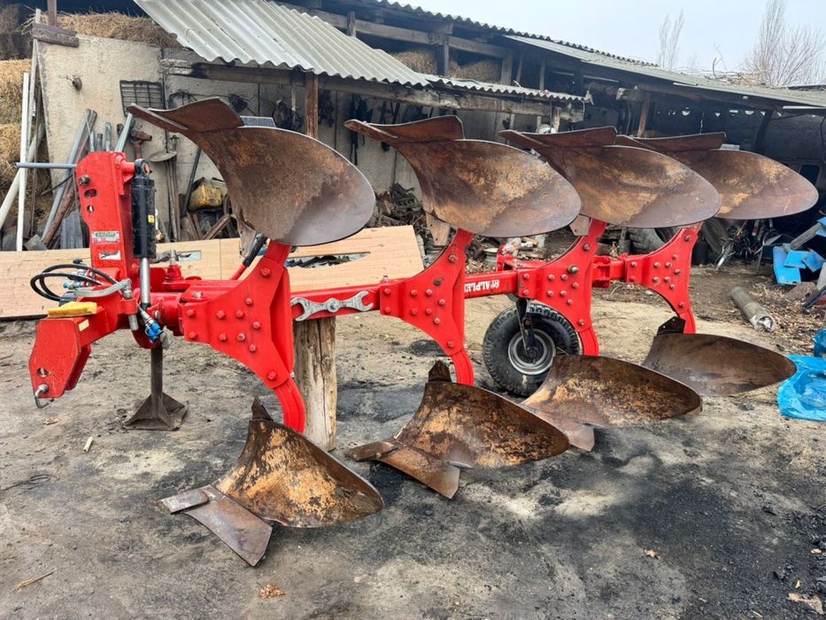 Плуг 4 корпусной оборотный