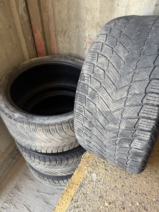 Продаю шины 265/35/19R