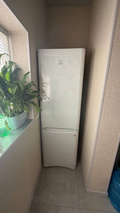 Холодильник б/у Индезит