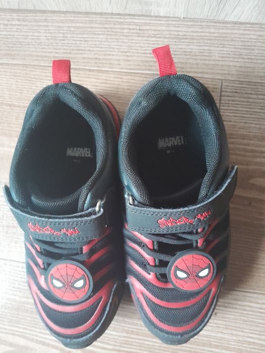 Детски светещи маратонки