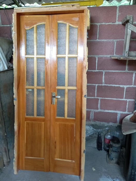 Продам межкомнатные деревянные двери