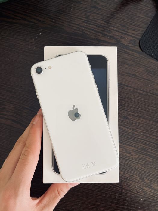Продам IPhone SE 2020