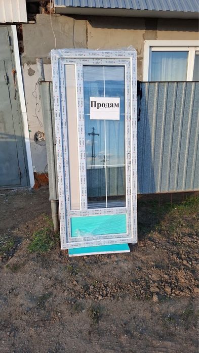 Продам пластиковый дверь