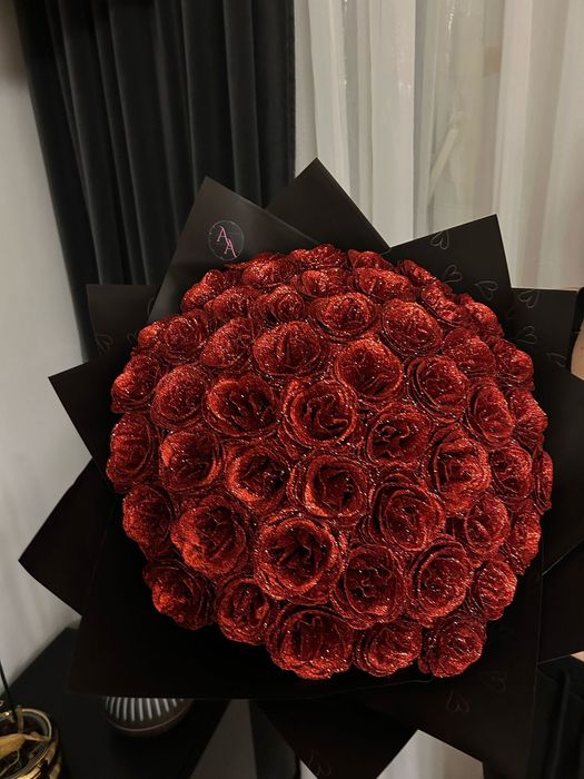 Buchet 101 trandafiri săpun/personalizat cu initiala/imperiali glitter