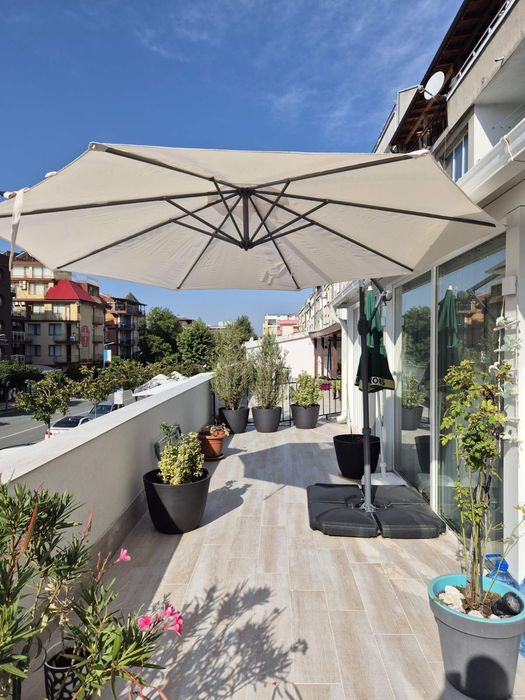 Градински чадър тип лале