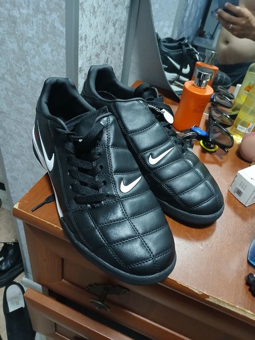 Срочно продам футзалки