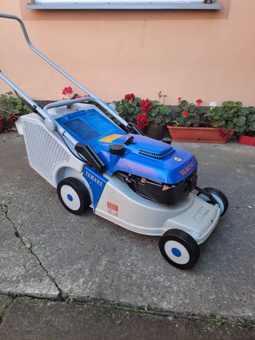 Masini de tuns iarba