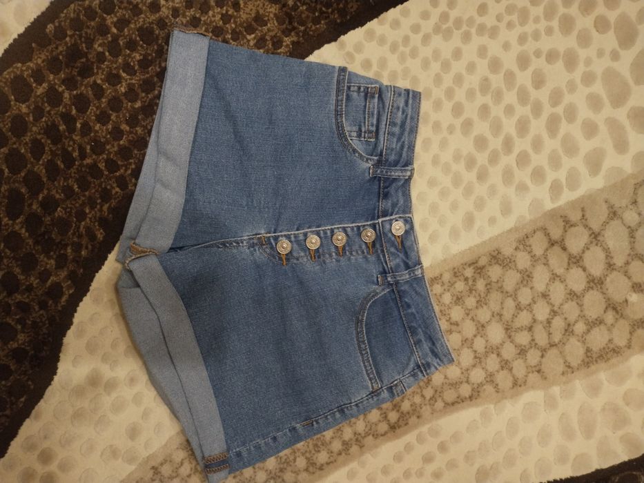 Продам женские шорты и юбка-шорты.