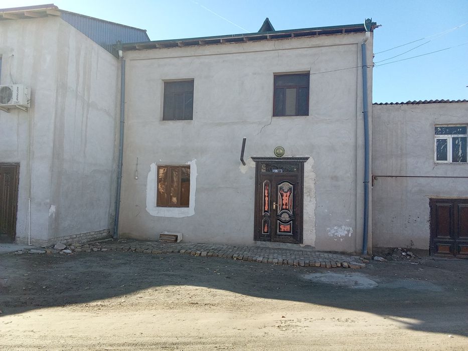 2 Каватли ховли жой зудлик билан сотилади
