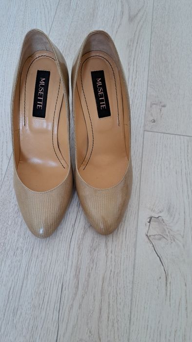 Vând pantofi Musette