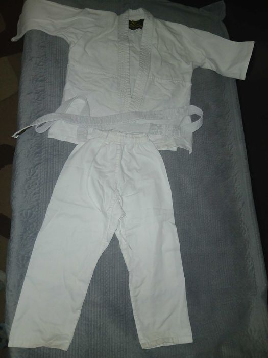 Продам костюм для каратэ