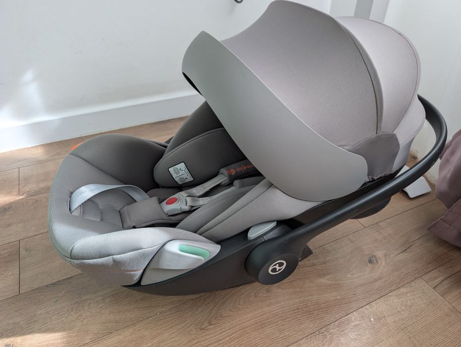 Scoica auto Cybex Gold Cloud G i-Size Confort pentru copii, 0-24 luni