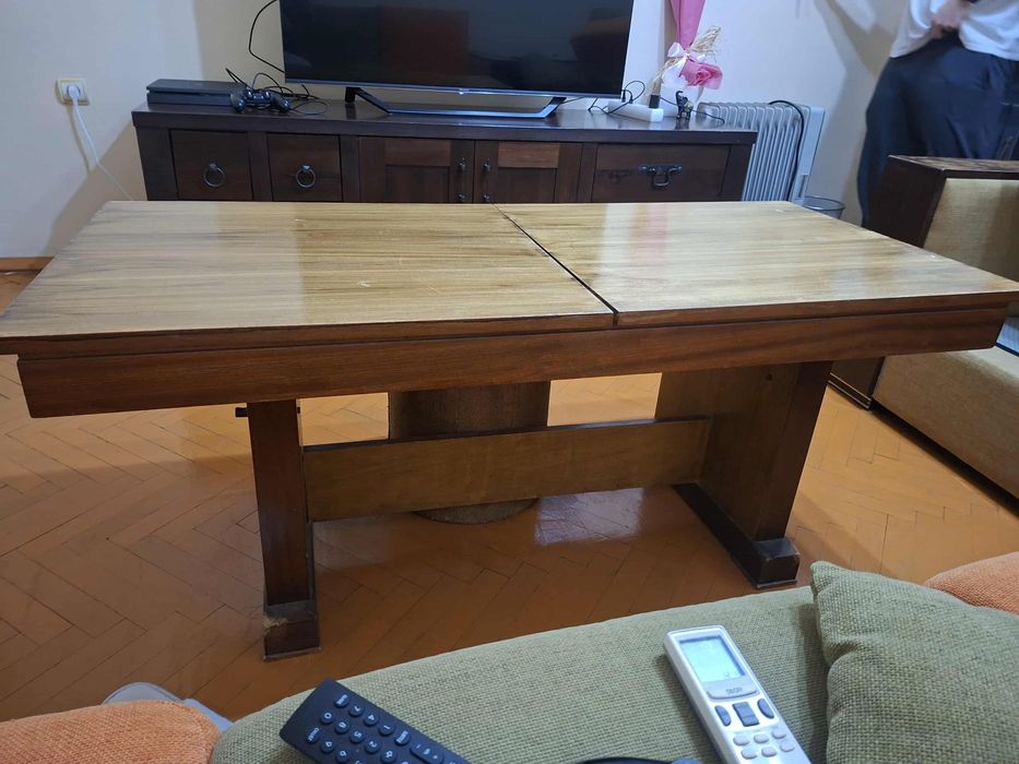 Дървена холна маса