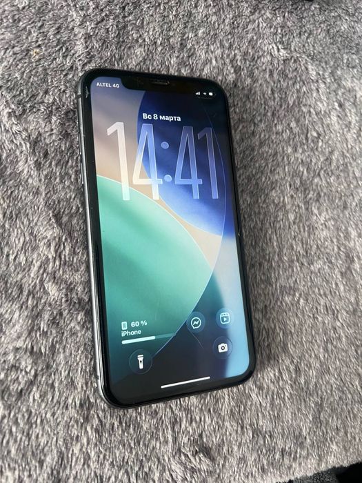 продается айфон 11