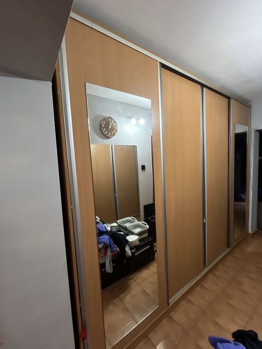 Dulap mare cu uși glisante