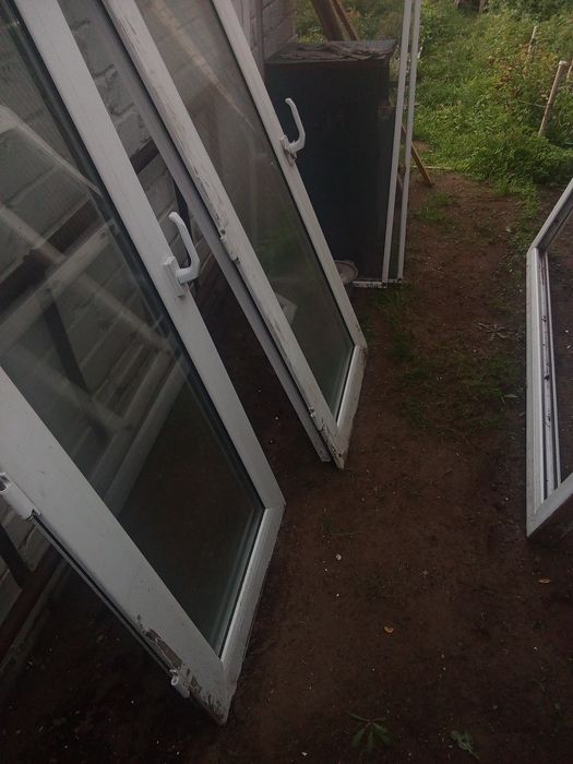 Продам 2 рамы пластиковых окон