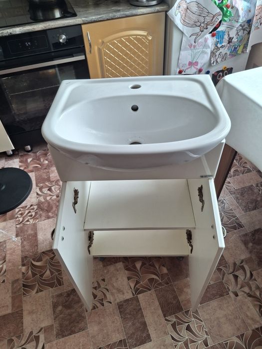 Продам раковину со шкафчиком