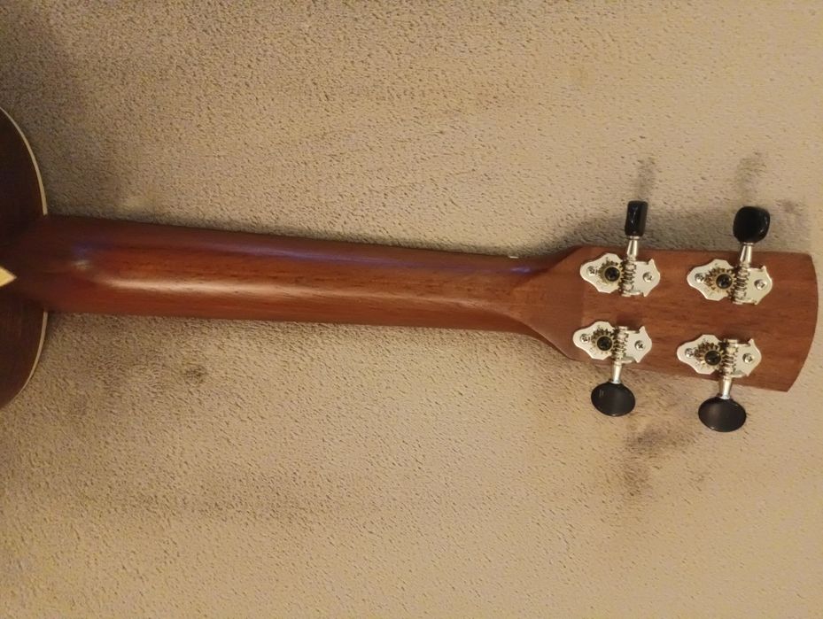 Винтидж концертно акустично укулеле, китара LAKA VUC90, сатенена коа.