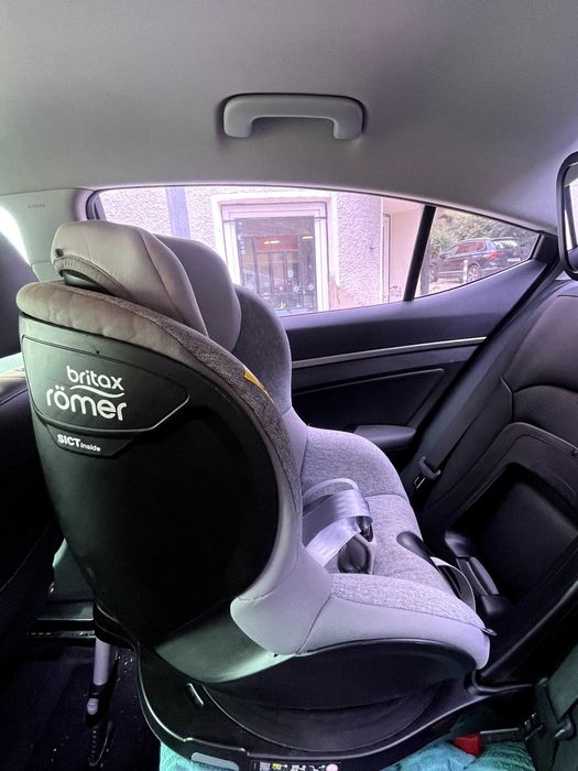 Britax Römer Dualfix i-Size, ISOFIX, 360° въртене
