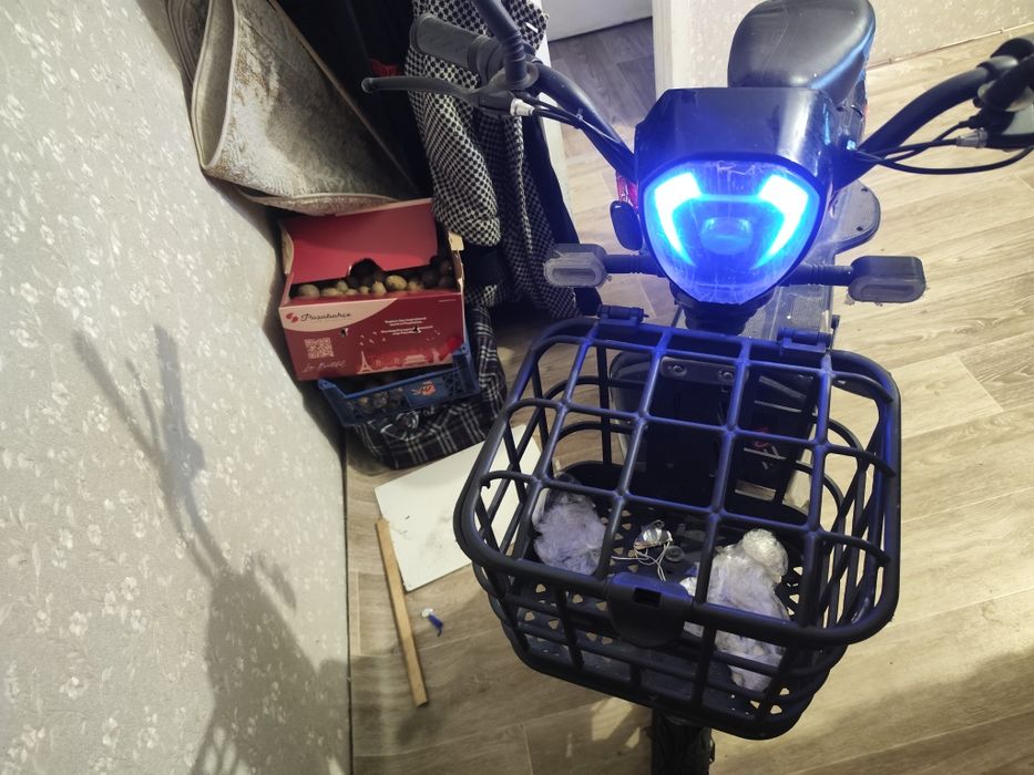 Китайский Электроскутер sk8