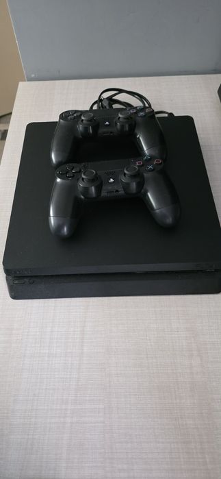 Продавам PS4 конзола + телевизор JVC