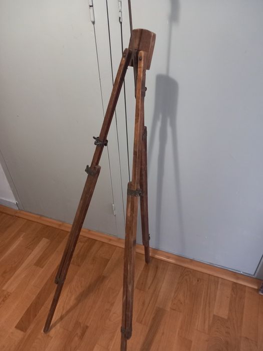 Vând șevalet portabil,vechi în stare bună