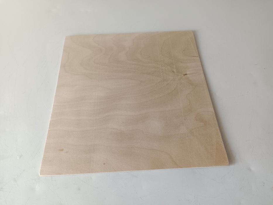 Продам фанеру 30х30см  700тенге