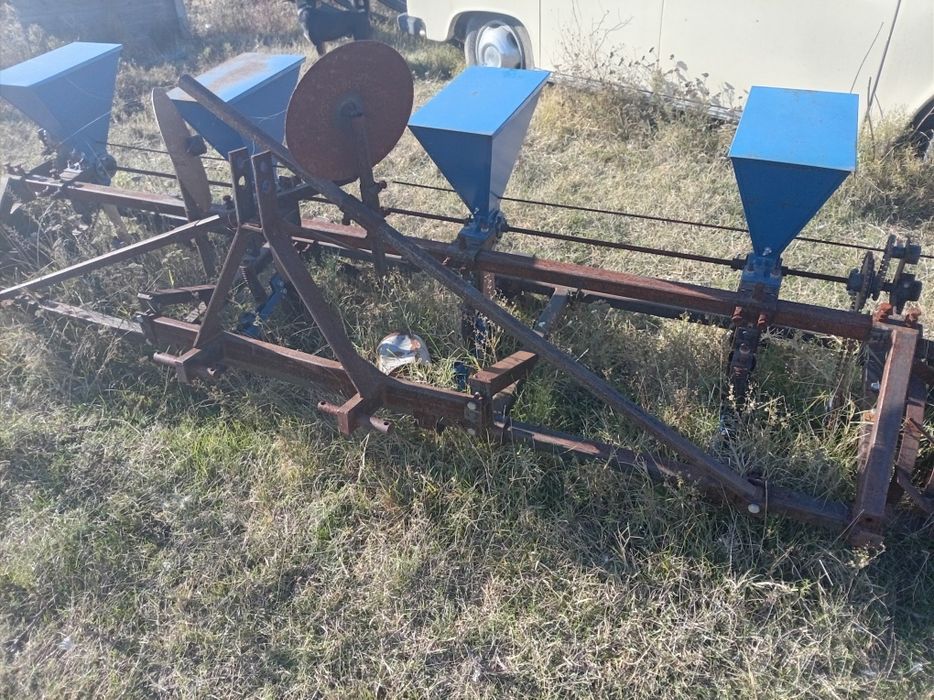 Vând sau schimb semănătoare pe atv 50cc -250cc-300cc 4x4/2x4 cu acte 
0749 537 735/2x4 cu acte 

Sau în privat.