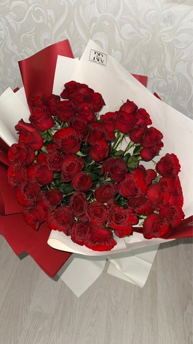 Розы красные 51 штук