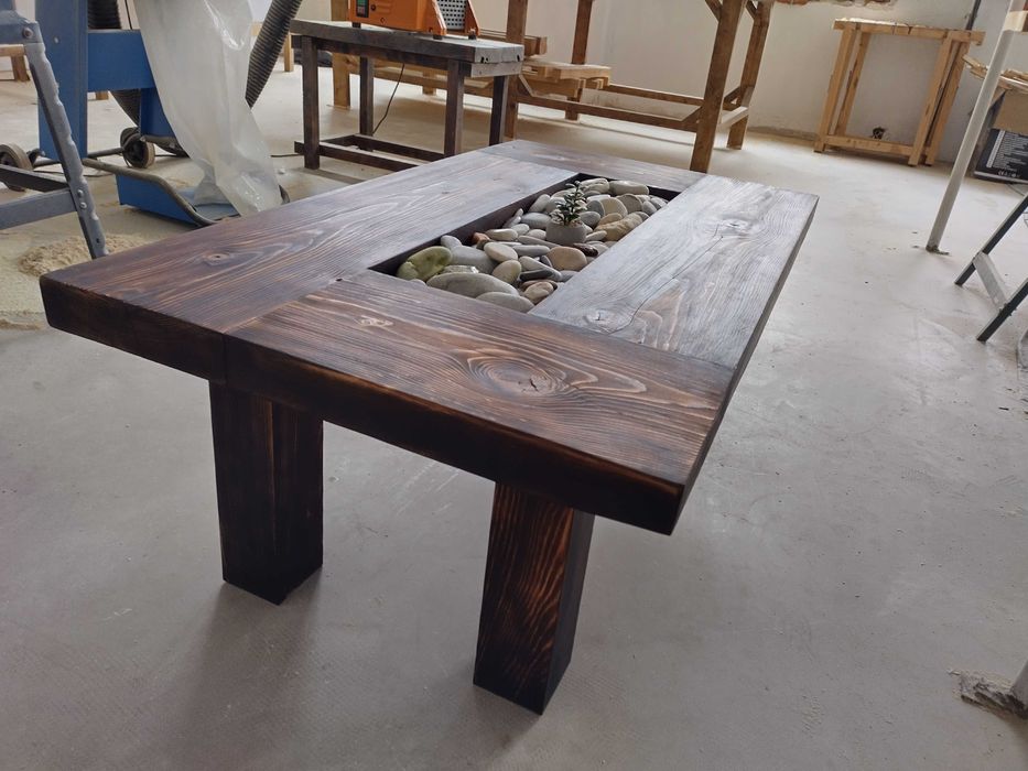 Бутикова холна маса от дърво