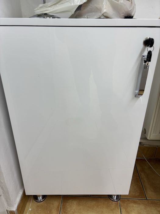 Vand mobilier magazin