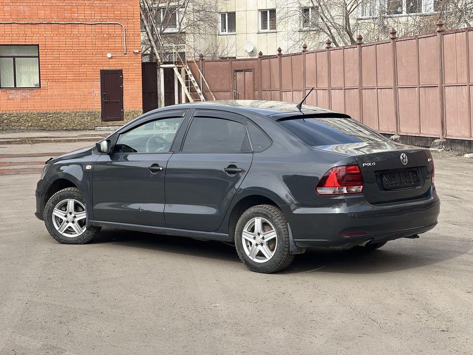 Продам автомобиль фольцваген поло 2015г