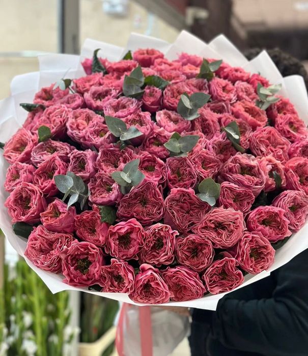 Хризантемы, розы, пионы, тюльпаны, ранункулюс