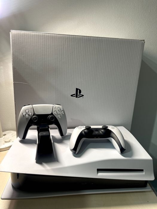 приставка Sony PlayStation 5+2 джостика+зарядная станция+игры закачены