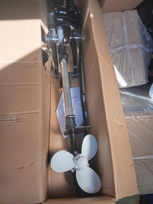 двигатели и ботуши за лодки и фрези; свредели