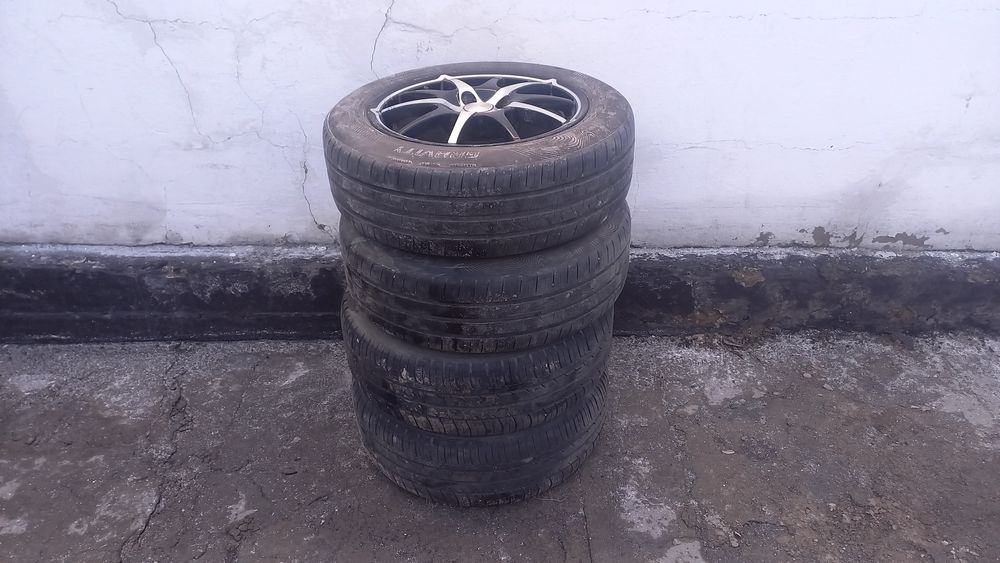 Продам летние резины на 15