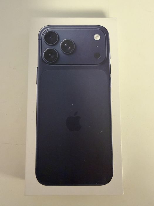 Продается iphone 17 pro max 1tb новый