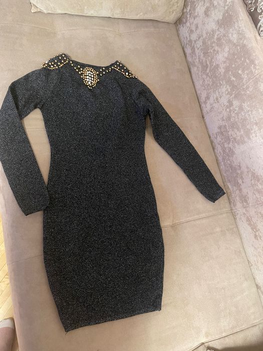 Продам платье на девочку 16-17 лет