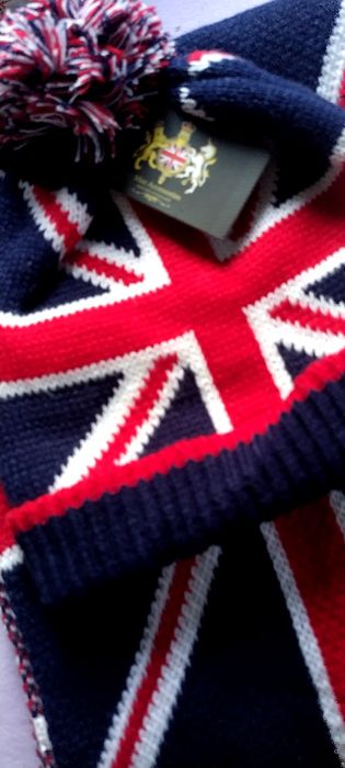 Шапка и шал Англия