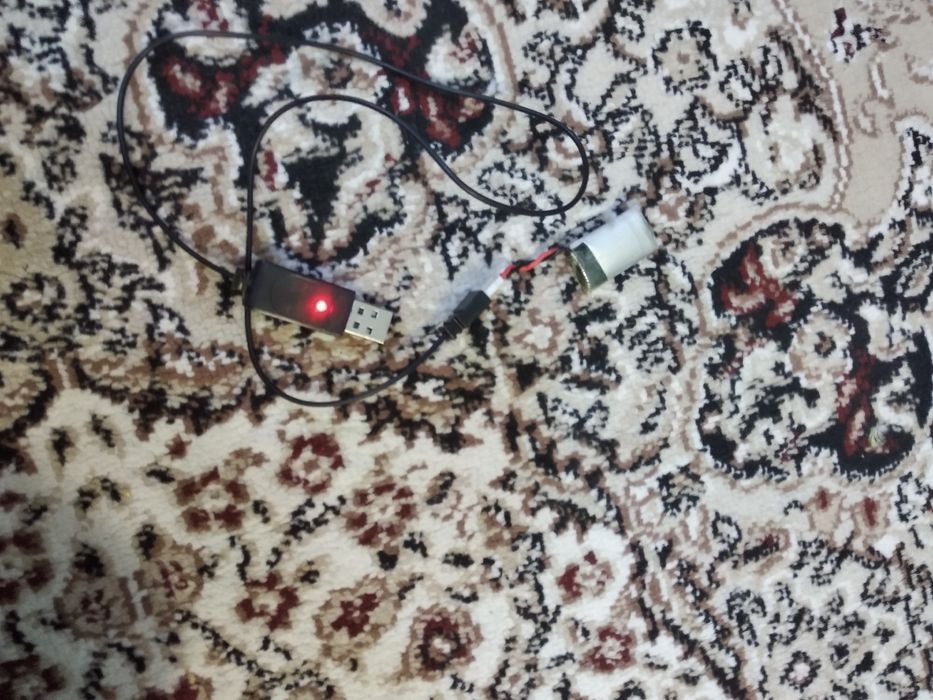 Продаю дрон квадрокоптер