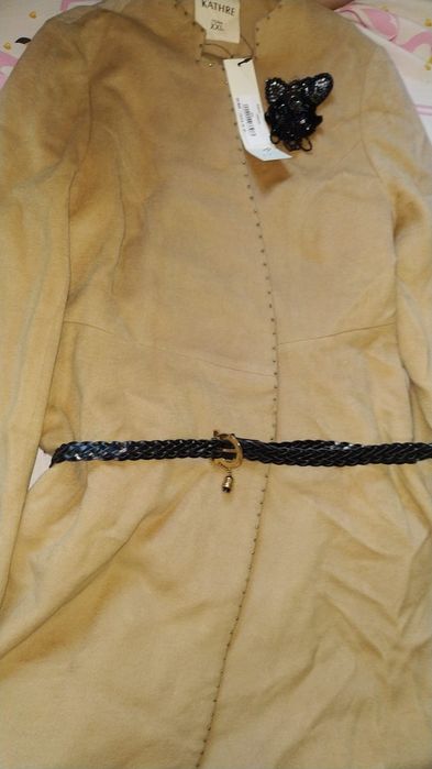 Пальто женское продаю новое