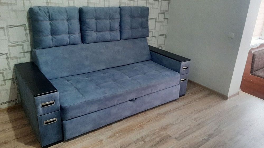 Отдaм дapoм диван