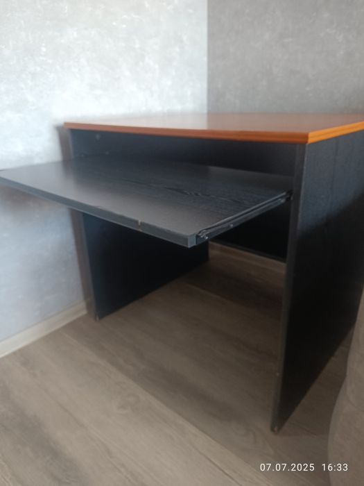 Стол компьютерный