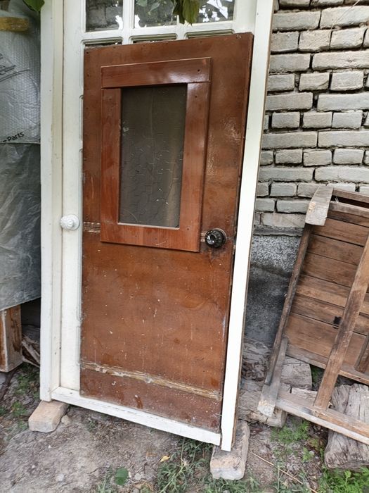 Hammasi 300min  Eshik rom sotiladi
