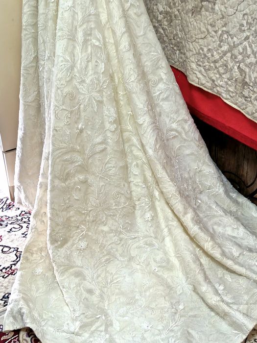 Келин куйлаклар сотилади