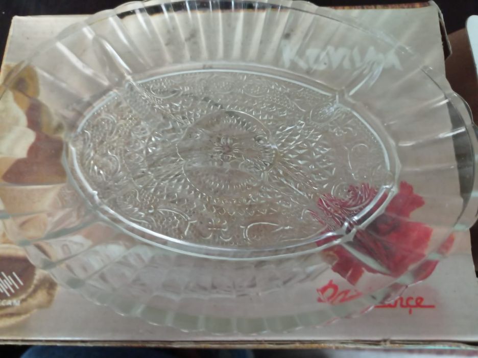 Сервизи от чинии и чаши